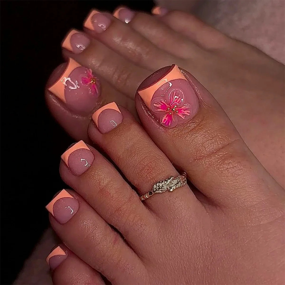 24Pcs Short Square Head French Fake Toenails with 3D Flower Design Press on False Nails Pink Simple Wearable Full Cover Nail Tip